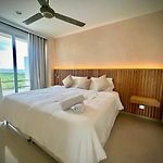 Luxury Apartment Sea View With Pool- Central 12 Min From The City Center