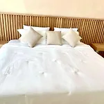 Luxury Apartment Sea View With Pool- Central 12 Min From The City Center
