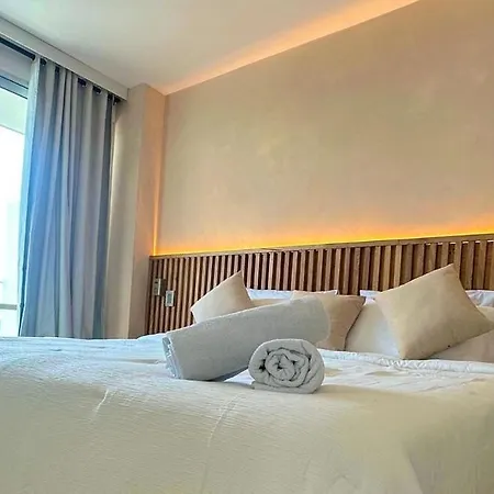 Luxury Sea View With Pool- 12 Min From The Center Apartamento *